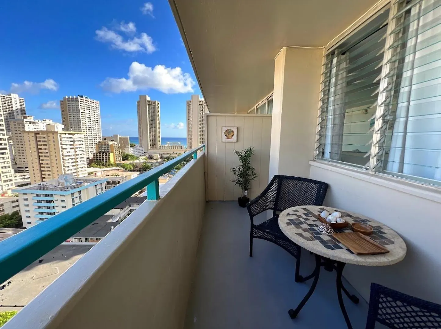 Hotel Penthouse In Waikiki With Ocean & Mountain Views à Honolulu